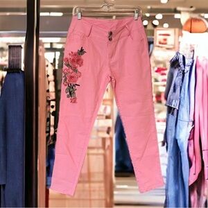 GORGEOUS3D flower appliqué pants. Fantastic pink color. Great stretch.